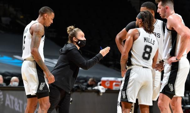 半岛体育官网-哈蒙创造历史却令波波感慨：女性仍受不公平对待