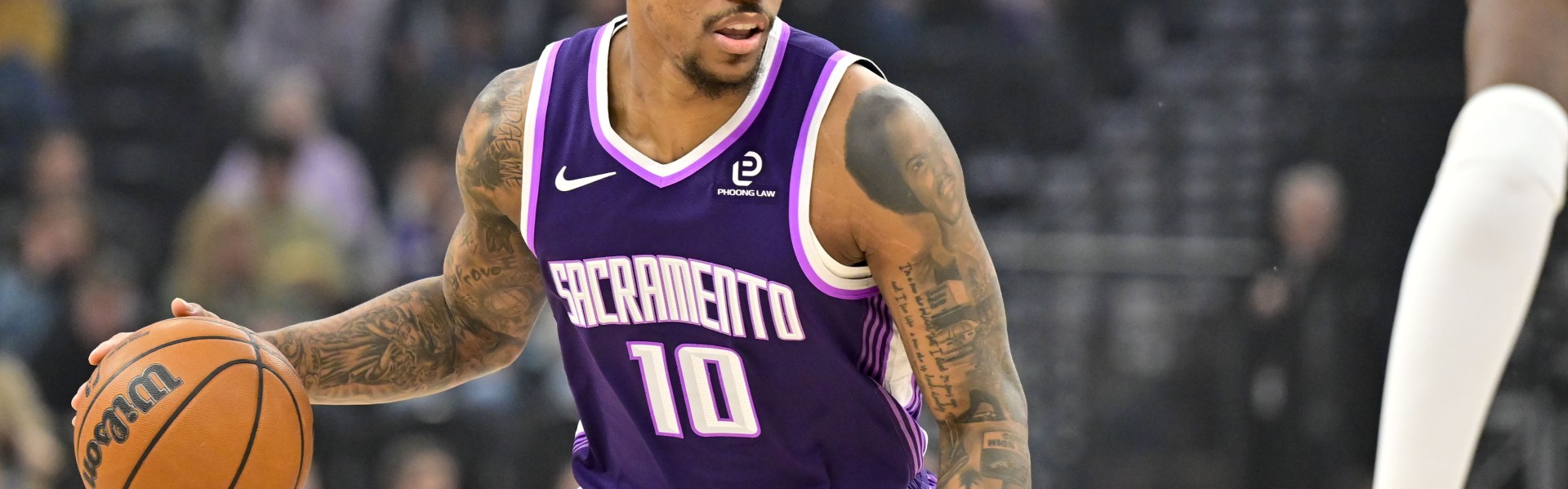 半岛体育官方网站-得分能力&amp;持续性缺一不可！总得分前20全员出场数超1k 老詹超1.6k