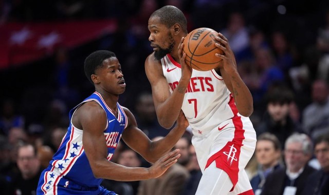 半岛体育官网-火箭vs76人裁判报告：两次漏判各获利一次 漏吹干扰球和投篮犯规