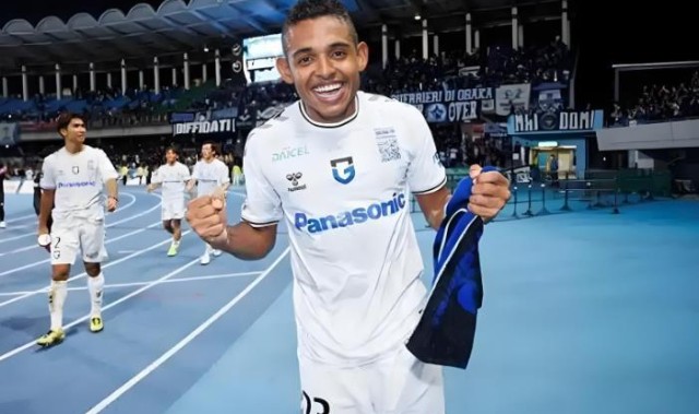 半岛体育官方网站-王大雷社媒久违发声做出重要决定！鲁能球迷纷纷点赞，引发热议